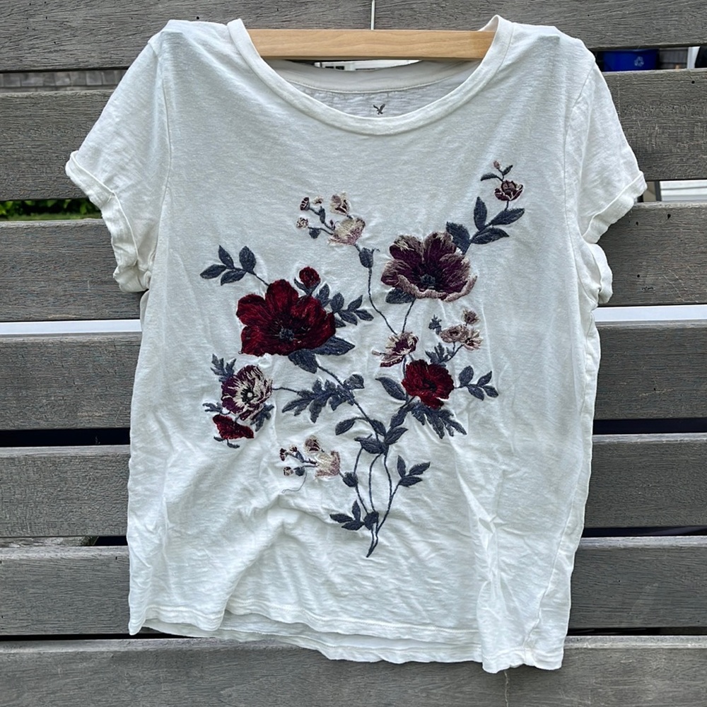 American Eagle Soft and Sexy embroidered T Shirt Size s